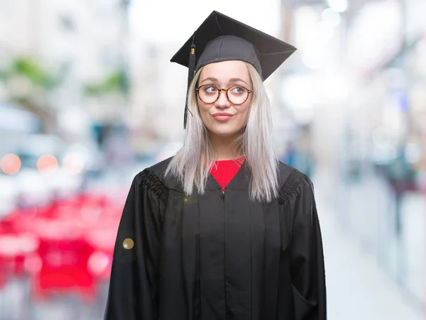 Tânără Blondă Poartă Uniformă Absolventă Peste Fundal Izolat Zâmbind Uitându — Fotografie, imagine de stoc