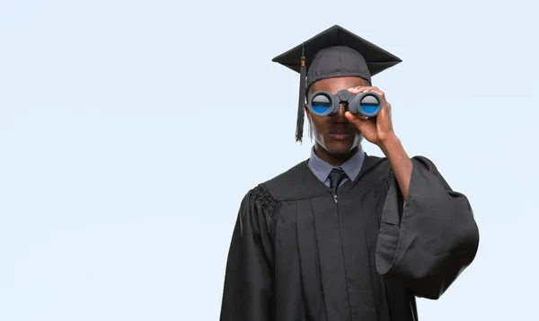 Young Graduated African American Man Looking Job Using Binoculars Confident — Stock Photo, Image