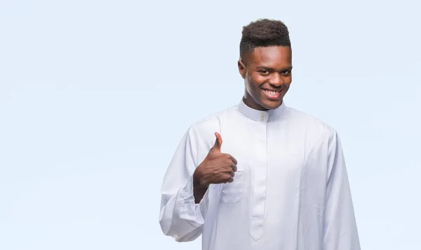 Młody Arabski Afrykańskiego Człowieka Noszenia Tradycyjnych Djellaba Białym Tle Robi — Zdjęcie stockowe
