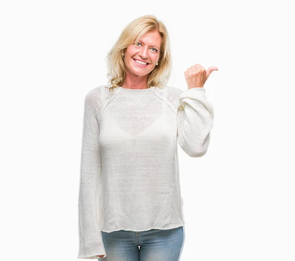 Mujer Rubia Mediana Edad Vistiendo Suéter Invierno Aislado Fondo Sonriendo — Foto de Stock