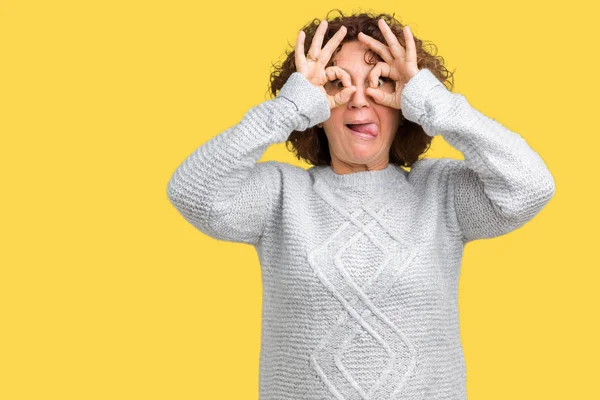 Hermosa Mujer Mediana Edad Ager Vistiendo Suéter Invierno Sobre Fondo — Foto de Stock