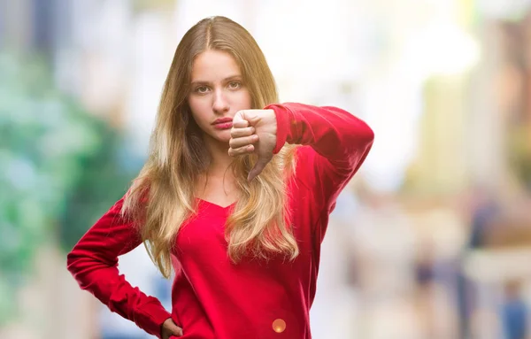 Ung Vacker Blond Kvinna Klädd Röd Tröja Över Isolerade Bakgrund — Stockfoto