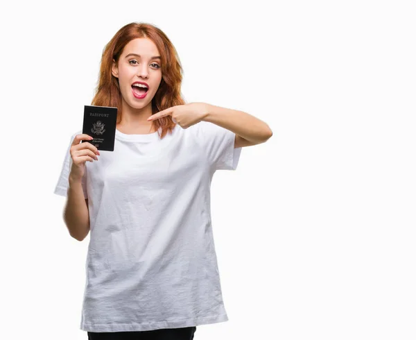 Jovem Bela Mulher Segurando Passaporte Estados Unidos América Sobre Fundo — Fotografia de Stock