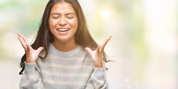 Giovane Bella Donna Araba Indossa Maglione Invernale Sfondo Isolato Celebrando — Foto Stock