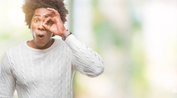 Homem Afro Americano Sobre Fundo Isolado Fazendo Gesto Chocado Com — Fotografia de Stock