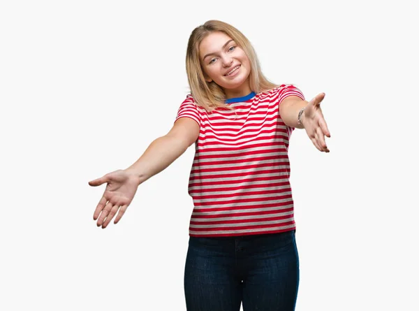 Mujer Caucásica Joven Sobre Fondo Aislado Mirando Cámara Sonriendo Con — Foto de Stock