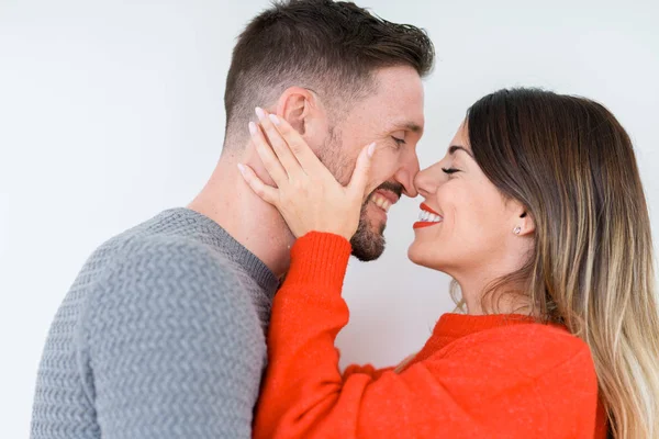 Belo Jovem Casal Apaixonado Beijando Abraçando Outro Relação Romântica — Fotografia de Stock