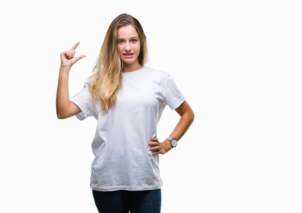 Jonge Mooie Blonde Vrouw Dragen Casual Wit Shirt Geïsoleerde Achtergrond — Stockfoto