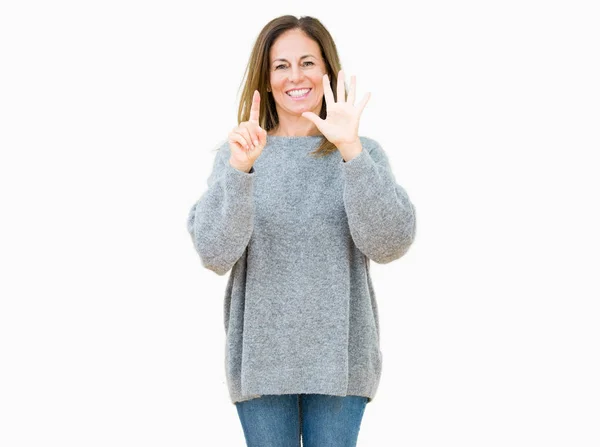 Hermosa Mujer Mediana Edad Con Suéter Invierno Sobre Fondo Aislado —  Fotos de Stock