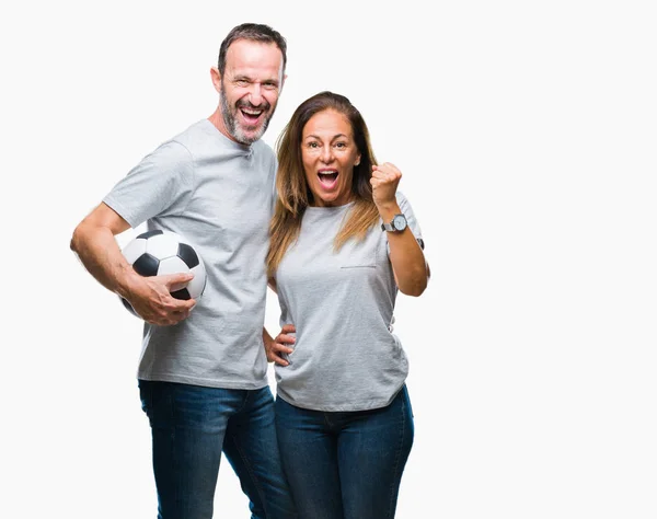 Casal Hispânico Meia Idade Segurando Bola Futebol Sobre Fundo Isolado — Fotografia de Stock