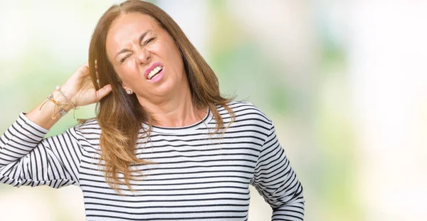 Mulher Meia Idade Bonita Vestindo Listras Suéter Sobre Fundo Isolado — Fotografia de Stock