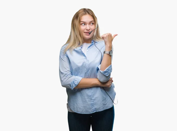 Joven Mujer Negocios Caucásica Con Auriculares Centro Llamadas Sobre Fondo —  Fotos de Stock