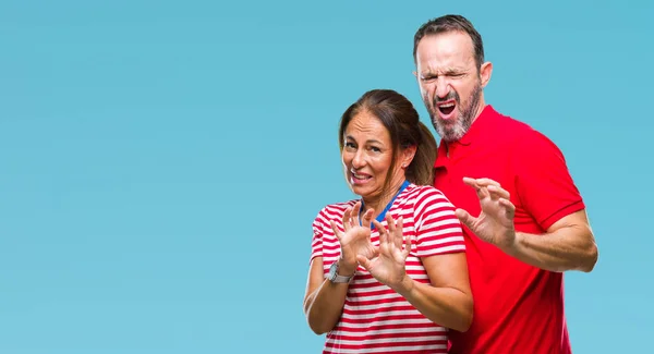 Pareja Hispana Mediana Edad Enamorada Fondo Aislado Expresión Disgustada Disgustada — Foto de Stock