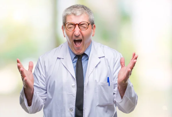 Bello Dottore Anziano Scienziato Professionista Che Indossa Cappotto Bianco Sfondo — Foto Stock