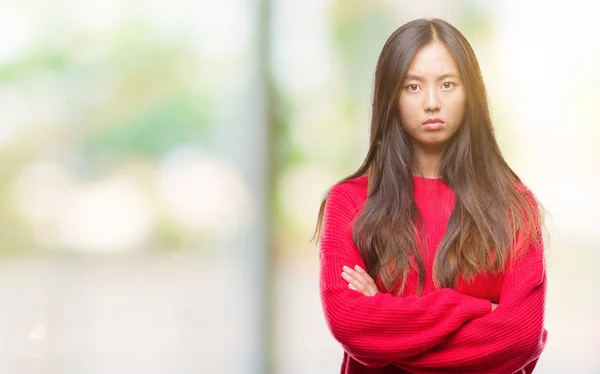 Jovem Mulher Asiática Vestindo Camisola Inverno Sobre Fundo Isolado Cético — Fotografia de Stock