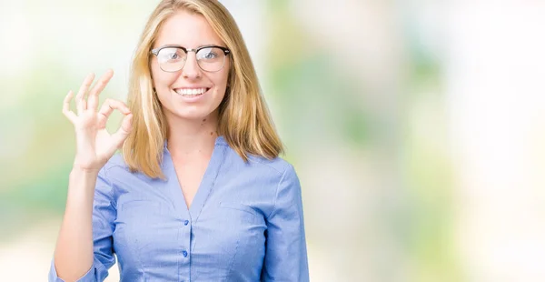 Mulher Negócios Jovem Bonita Sobre Fundo Isolado Sorrindo Positivo Fazendo — Fotografia de Stock