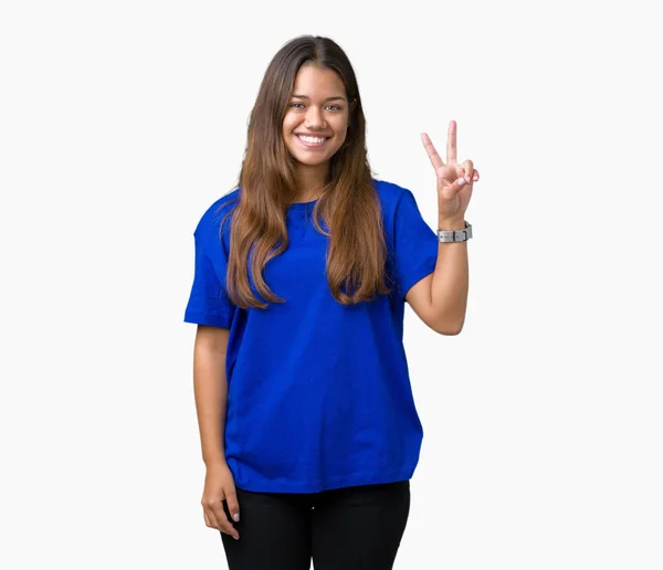 Mladá Krásná Bruneta Žena Nosí Modré Tričko Izolované Pozadí Zobrazení — Stock fotografie