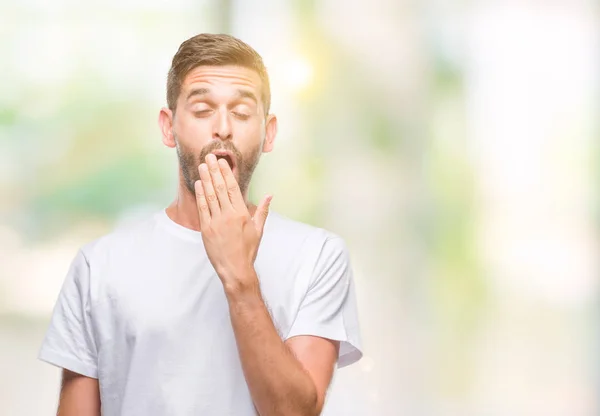 Joven Hombre Guapo Sobre Fondo Aislado Aburrido Bostezar Cansado Cubriendo — Foto de Stock