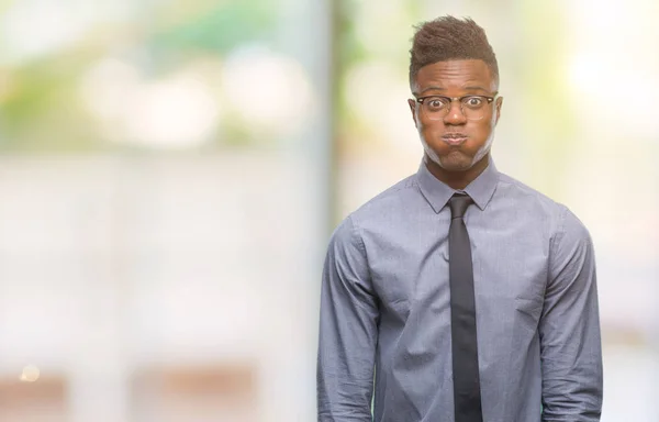 Молодий Афроамериканець Бізнесменом Над Ізольованих Фон Пихтять Щоках Смішне Обличчя — стокове фото
