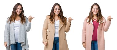 Artı boyutu kadın giyiyor kış ceket arıyor ve başparmak yanında işaret mutlu yüz ile gülümseyen izole arka plan üzerinde güzel kolaj.