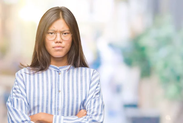 Ung Asiatisk Kvinna Över Isolerade Bakgrund Skeptiker Och Nervös Ogillande — Stockfoto