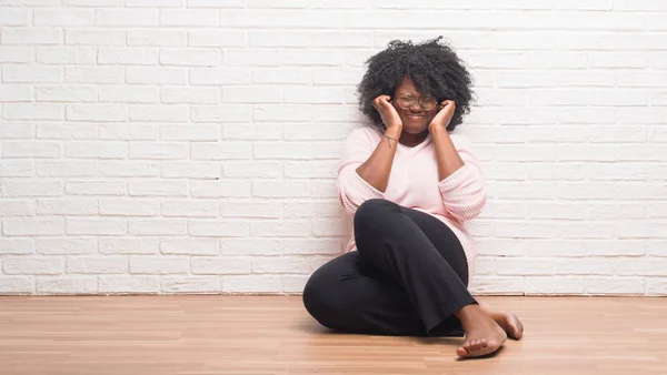 Young African American Woman Sitting Floor Home Covering Ears Fingers — Stock Photo, Image