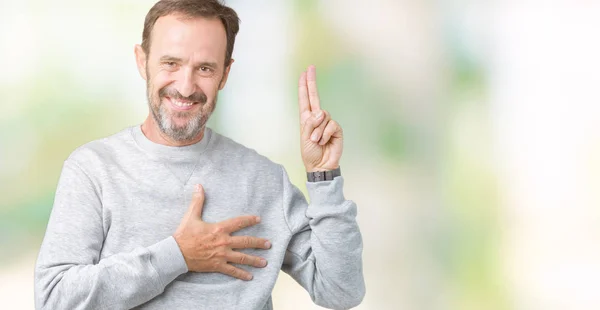 Pria Senior Tampan Setengah Baya Mengenakan Sweater Atas Latar Belakang — Stok Foto