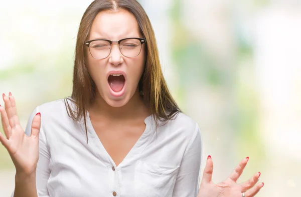 Jonge Kaukasische Mooie Zakenvrouw Bril Geïsoleerde Achtergrond Gekke Gekke Schreeuwen — Stockfoto