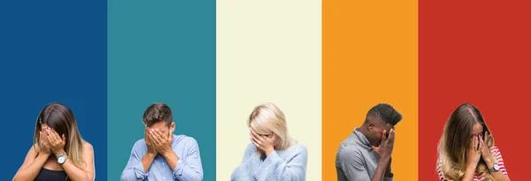 화려한 빈티지에 사람들의 그룹의 콜라주 손으로 얼굴을 표정으로 우울증 — 스톡 사진