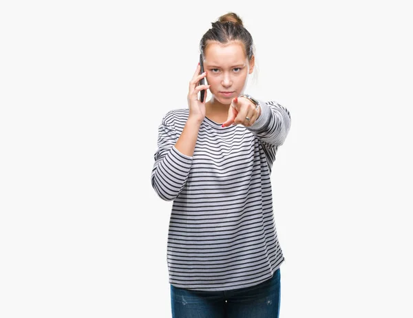 Joven Hermosa Mujer Caucásica Hablando Teléfono Inteligente Sobre Fondo Aislado — Foto de Stock