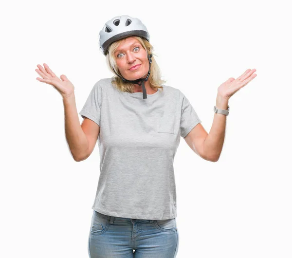 Mulher Ciclista Caucasiana Meia Idade Usando Capacete Segurança Sobre Fundo — Fotografia de Stock