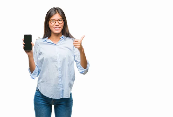 Junge Asiatische Frau Zeigt Smartphone Leeren Bildschirm Über Isolierten Hintergrund — Stockfoto