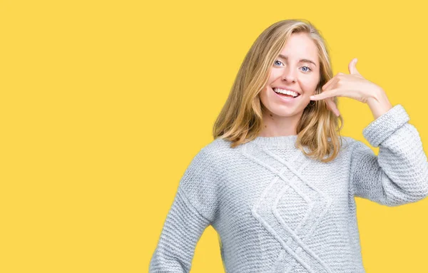 Bella Giovane Donna Che Indossa Maglione Invernale Sfondo Isolato Sorridente — Foto Stock