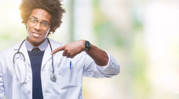 Afro American Cardiologist Doctor Man Isolated Background Surprise Face Pointing — Stock Photo, Image
