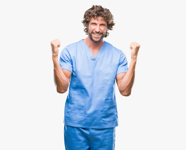 Bonito Cirurgião Hispânico Homem Médico Sobre Fundo Isolado Comemorando Surpreso — Fotografia de Stock