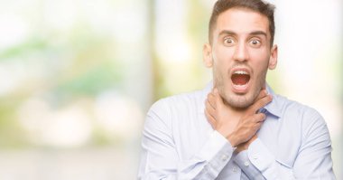 Yakışıklı genç işadamı bağırarak ve çünkü boğmak acı kendi ellerimle öldürürüm. Sağlık sorunu. Yaralarından ve intihar kavramı.