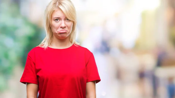 Mladá Krásná Blondýna Žena Nosí Červené Tričko Izolované Pozadí Depresi — Stock fotografie