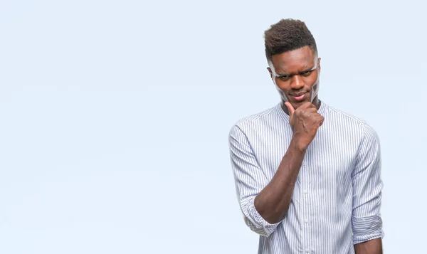 Junger Afrikanisch Amerikanischer Mann Mit Isoliertem Hintergrund Der Selbstbewusst Die — Stockfoto