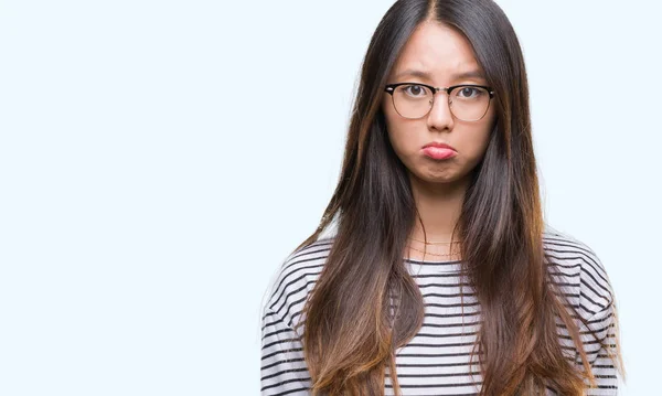 Jovem Mulher Asiática Vestindo Óculos Sobre Fundo Isolado Deprimido Preocupar — Fotografia de Stock