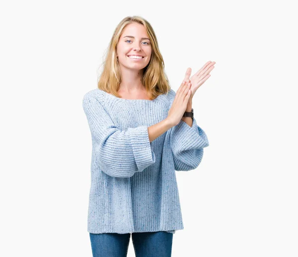 Beautiful Young Woman Wearing Blue Sweater Isolated Background Clapping Applauding — Stock Photo, Image