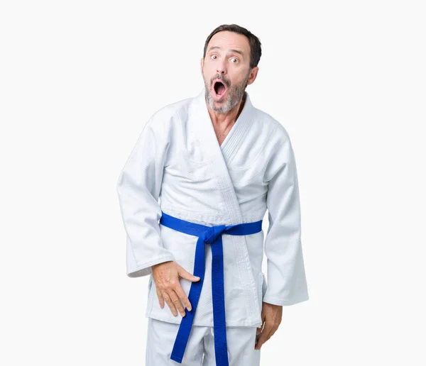 Stilig Medelåldern Senior Mannen Bär Kimono Uniform Över Isolerade Bakgrund — Stockfoto