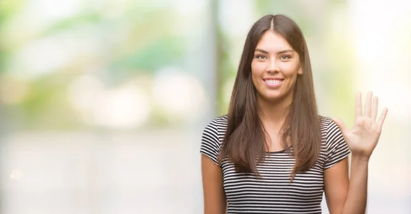 若い美しいヒスパニック女性を示すと指で上向き数は自信を持って 幸せな笑みを浮かべている間 — ストック写真