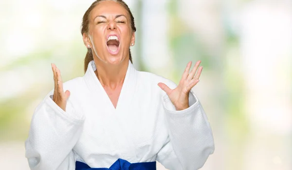 Mujer Adulta Mediana Edad Con Uniforme Kimono Karate Sobre Fondo —  Fotos de Stock