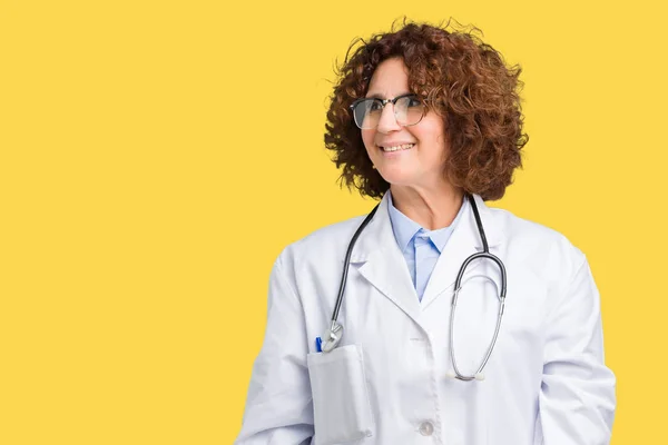 Middle Ager Senior Doctor Woman Isolated Background Looking Away Side — Stock Photo, Image