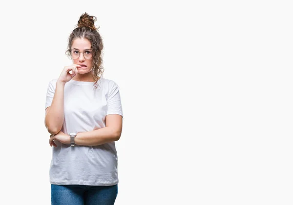 Mooie Jonge Brunette Krullend Haar Meisje Dragen Bril Geïsoleerd Achtergrond — Stockfoto