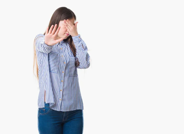 Joven Mujer China Sobre Fondo Aislado Cubriendo Los Ojos Con —  Fotos de Stock