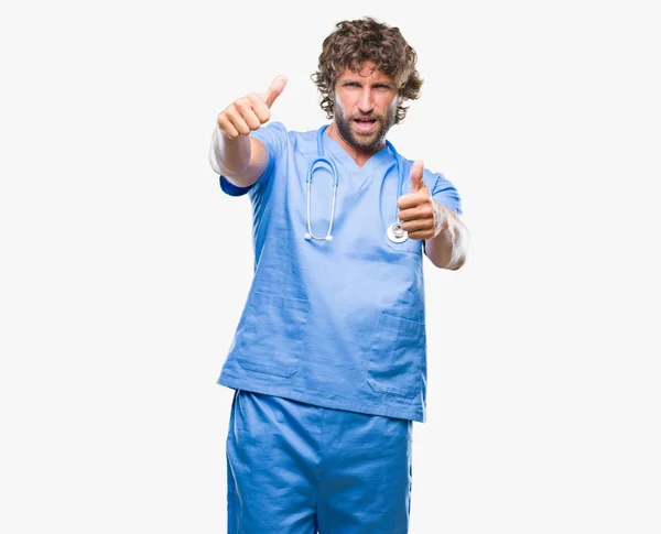 Przystojny Hiszpanin Chirurg Lekarz Człowiek Nad Białym Tle Zatwierdzające Robi — Zdjęcie stockowe