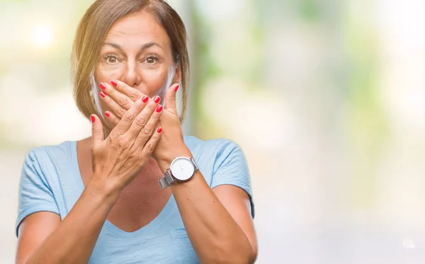 Medelåldern Senior Spansktalande Kvinna Över Isolerade Bakgrund Chockad Som Täcker — Stockfoto