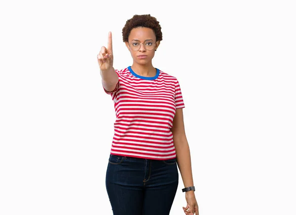 Hermosa Mujer Afroamericana Joven Con Gafas Sobre Fondo Aislado Señalando —  Fotos de Stock