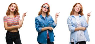 Kameraya bakarak yan el ve parmak ile işaret eden genç güzel kızıl saçlı kadının yüzünde kocaman bir gülümseme ile izole arka plan üzerine kolaj.